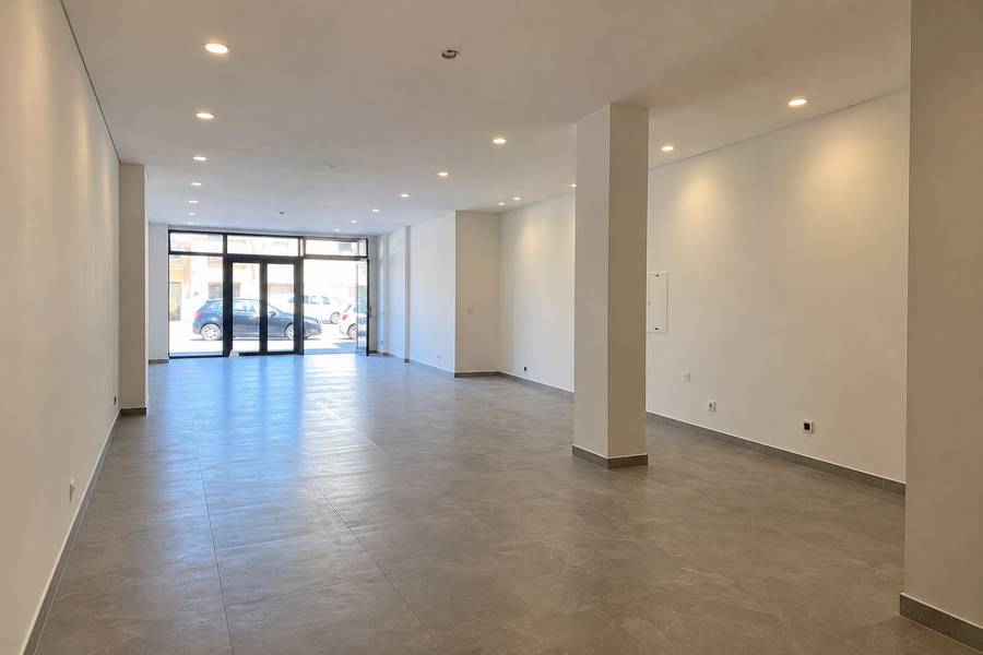 Teto em gesso cartonado num espaço comercial no Algarve